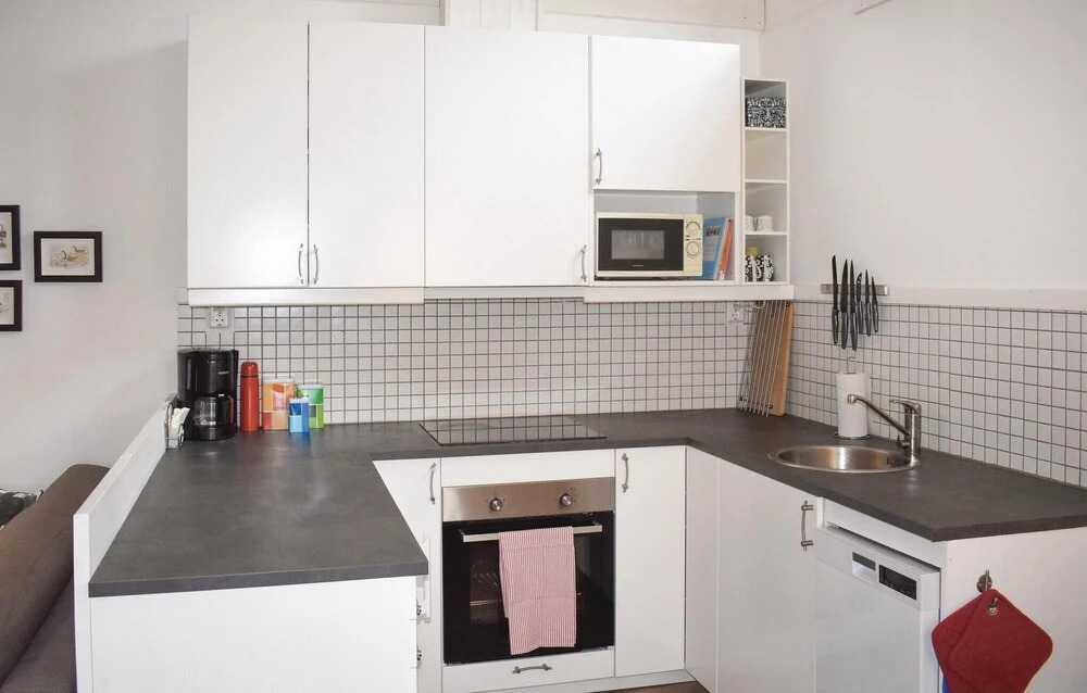 Awesome Home In Löttorp With Kitchen