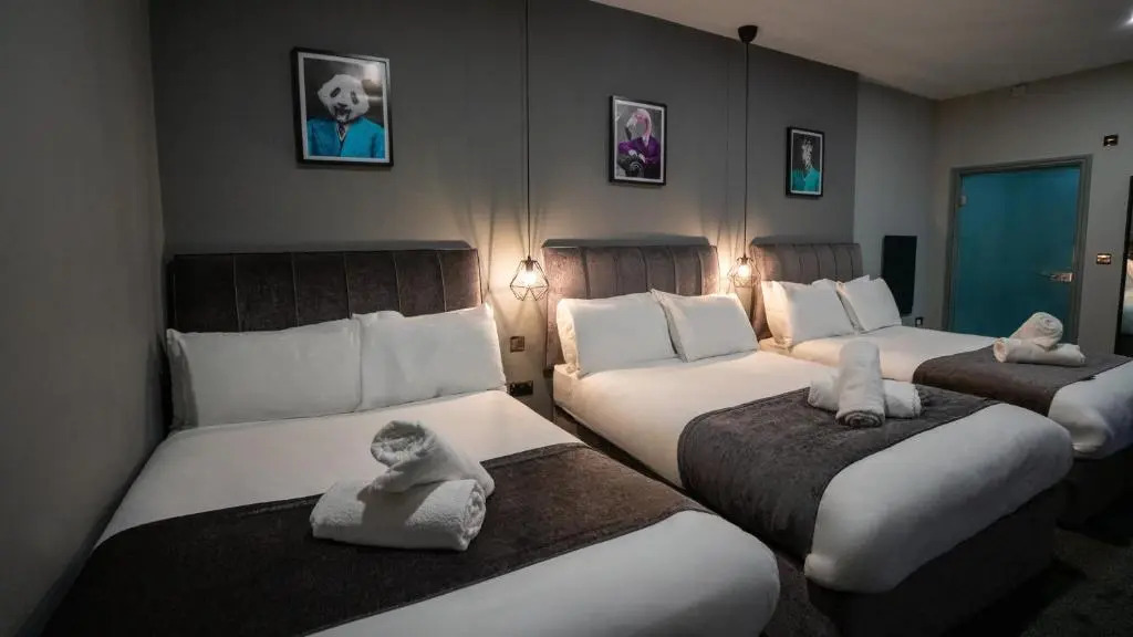 Hotel 105