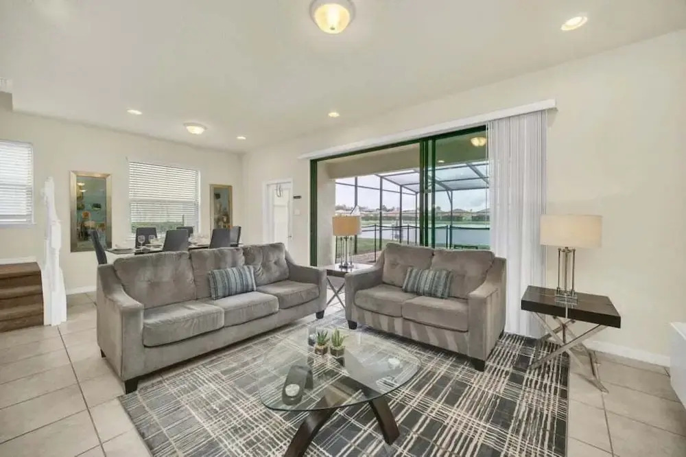 Lake View Serene & Peaceful Pool Home! 5 Bedroom Townhouse