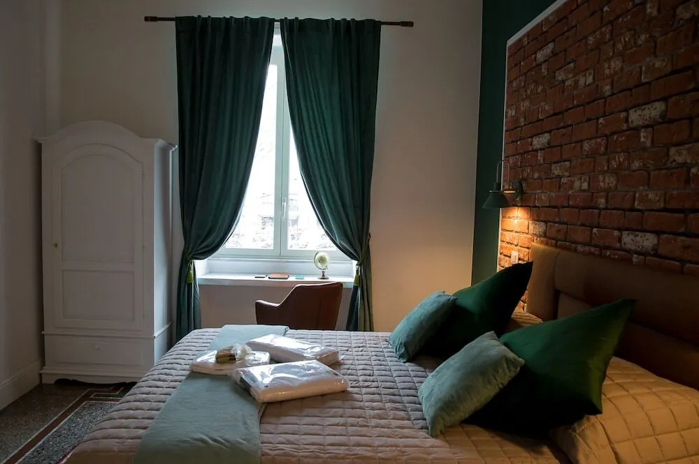 Capital Rooms