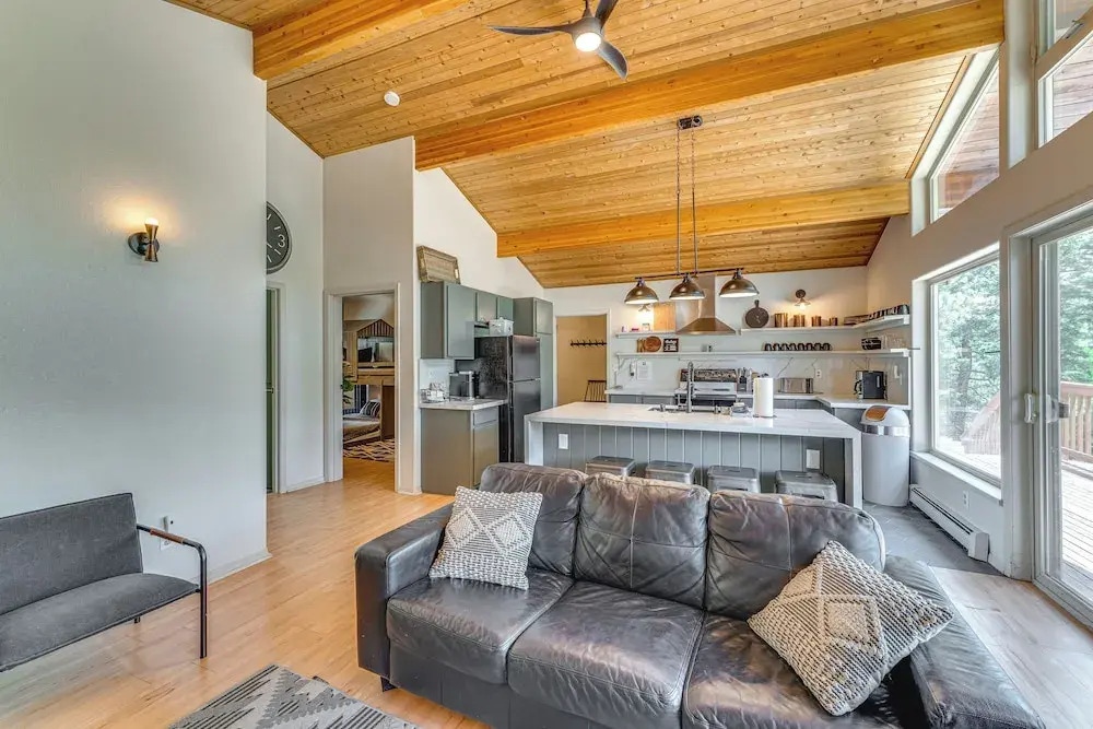 Stylish, Serene Angel Fire Cabin w/ Hot Tub!