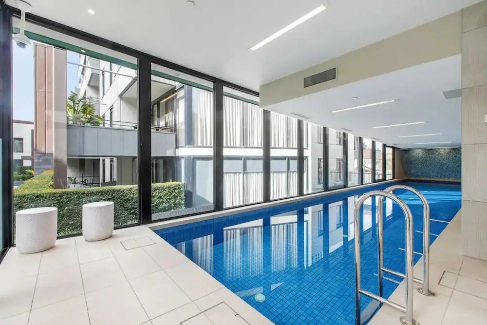 Beautiful 2BR APT With Balcony, Pool and Gym