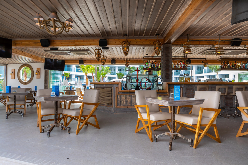 Limanaki Beach Hotel & Suites
