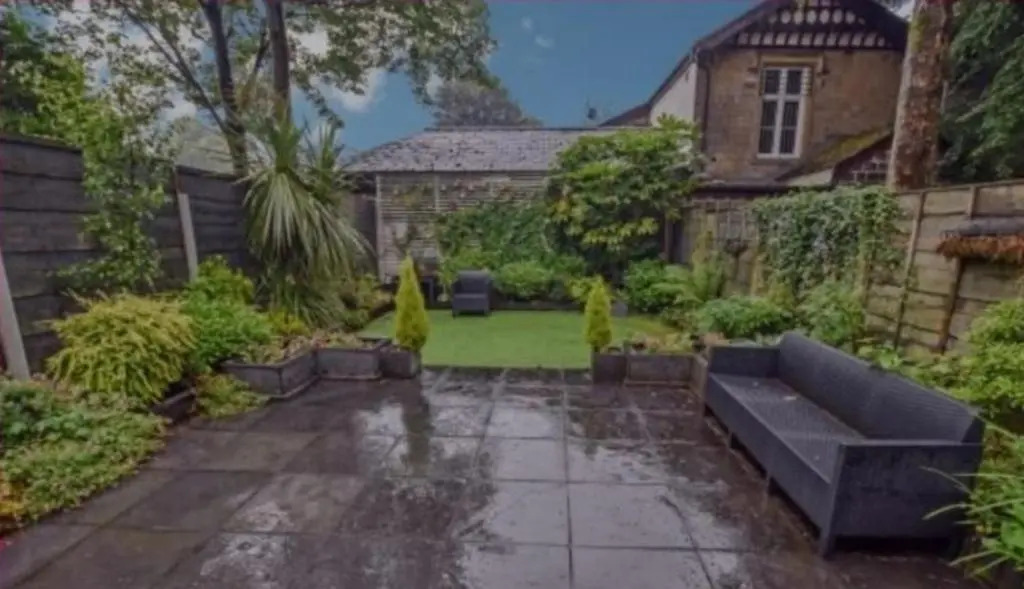 Ash Lawns