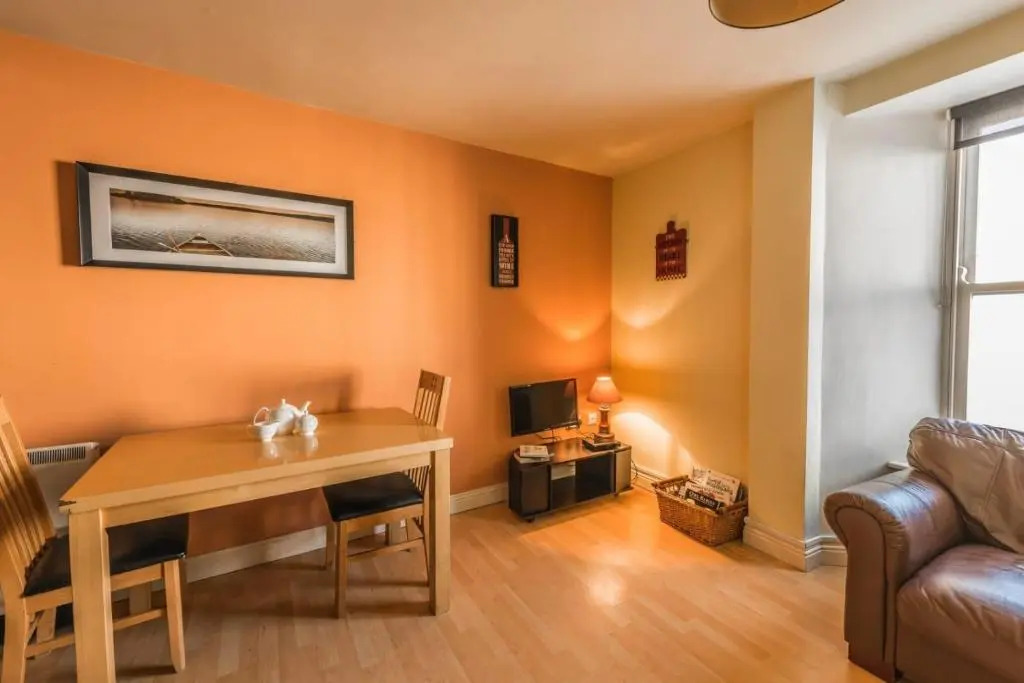 Walshs Apartments , Apt 1