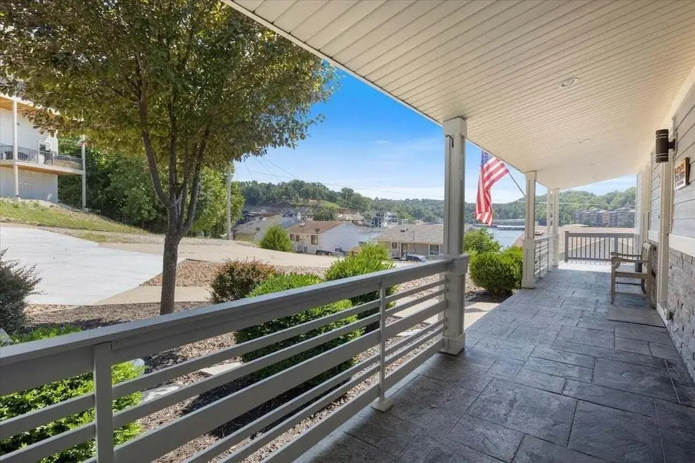 Lakefront Home With Game Room, Firepits & Gazebo at 3MM