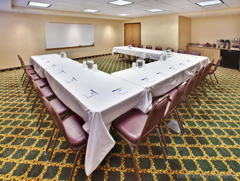 Holiday Inn Express & Suites Bellevue -Omaha Area- by IHG