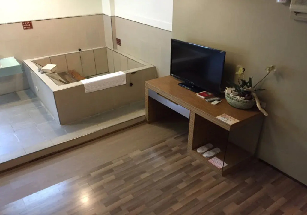 Hefong Deyang Hotspring Hotel