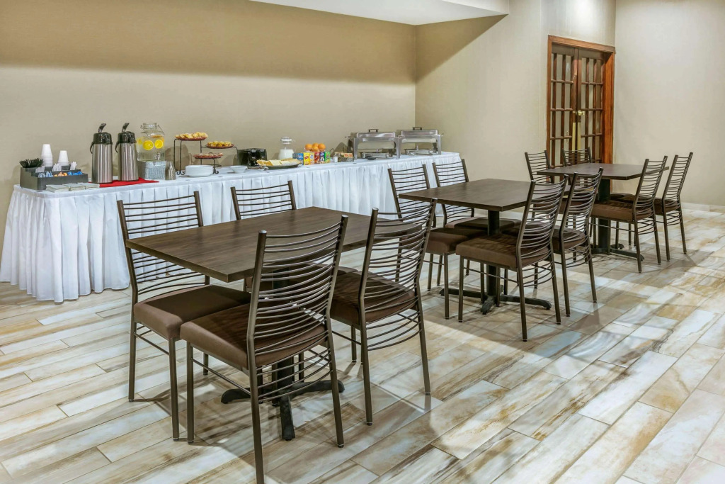 Ramada by Wyndham Texarkana