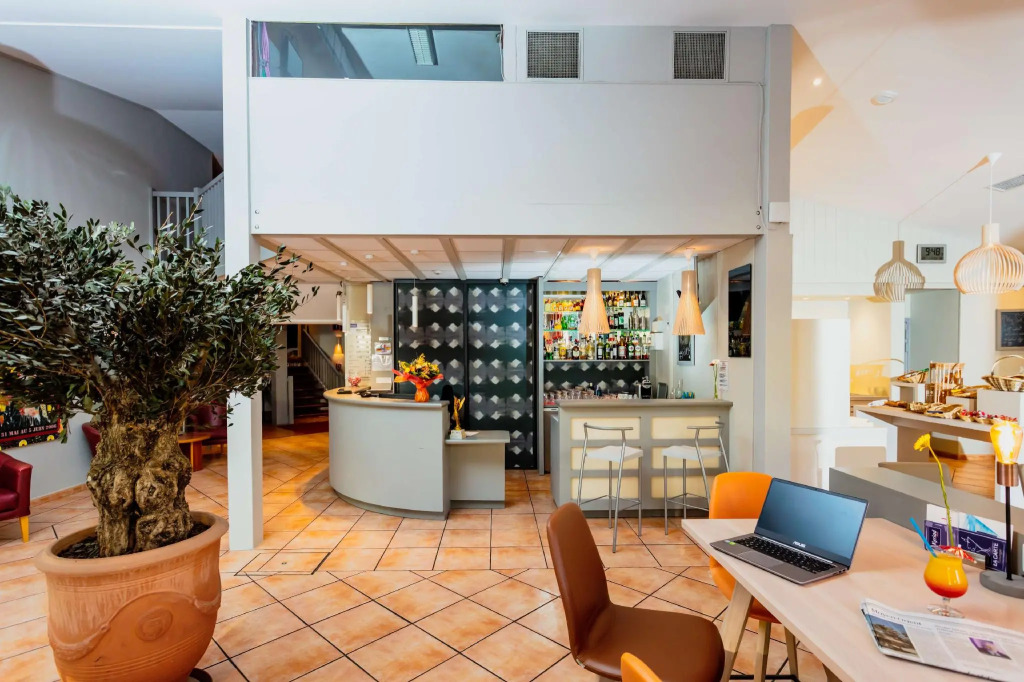 Brit Hotel Confort Nîmes Ouest - A9 sortie 25