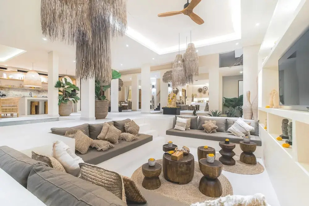 Villa Selaanc - Luxury 4BR Villa with Private Pool, Walking Distance to Seseh Beach