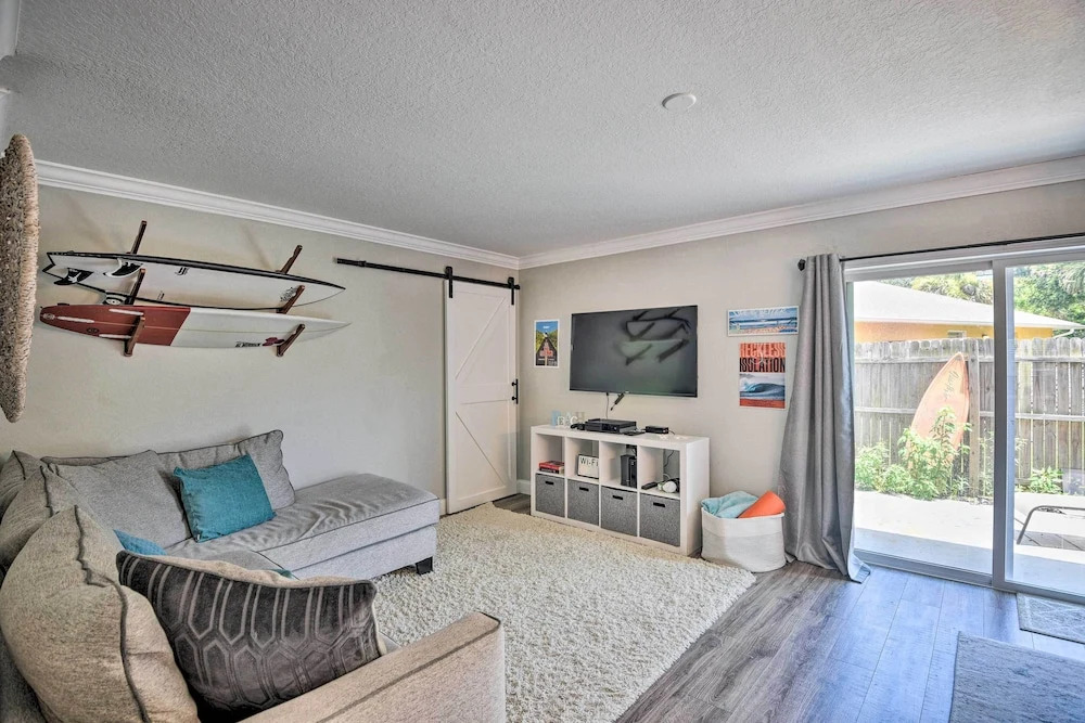 New Smyrna Beach Townhome, Walk to Bay Access