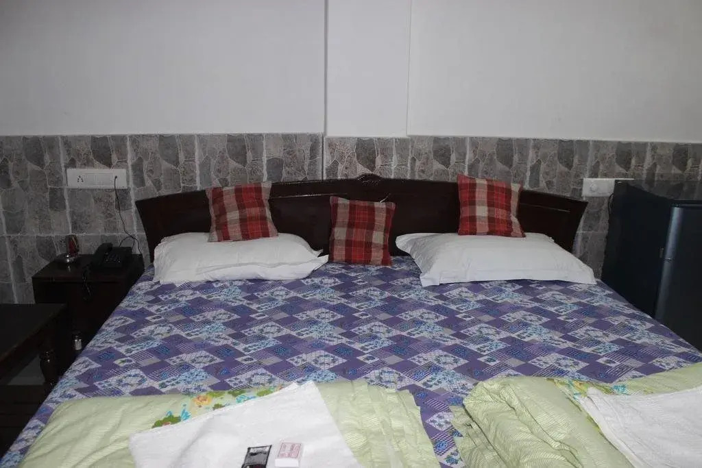 Hotel Kanishka Near Kashi Vishwanath Temple