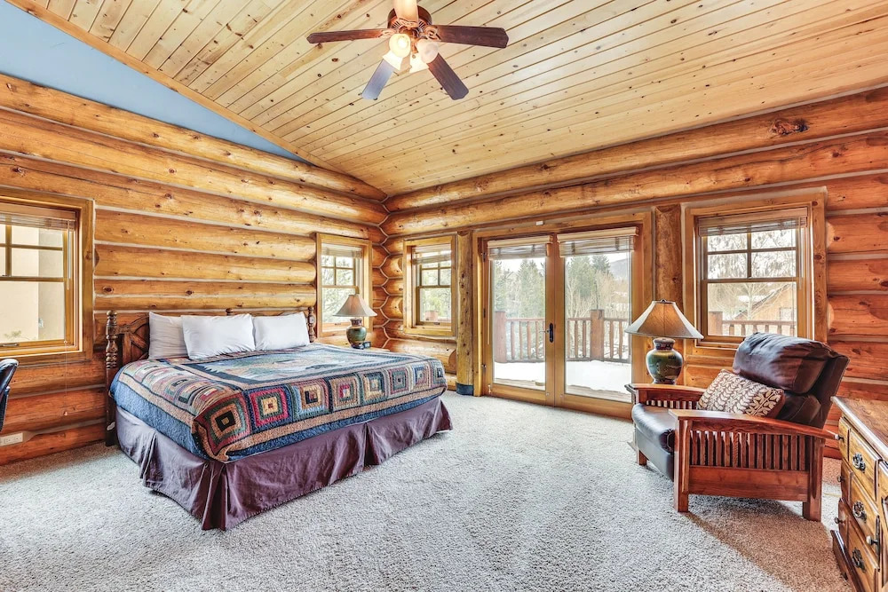 Spacious Frisco Home w/ Hot Tub & Mountain Views!