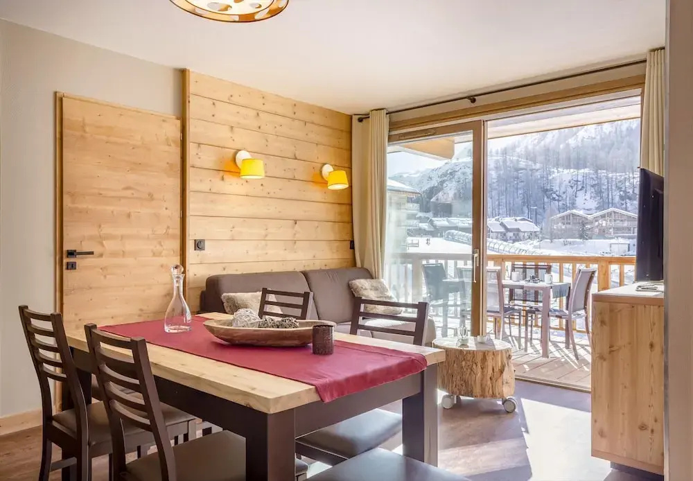 Apartment in Tignes With Slope Access & Spa