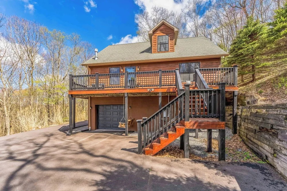 'the Eagles Nest at Alpine' Cabin w/ Fireplace!