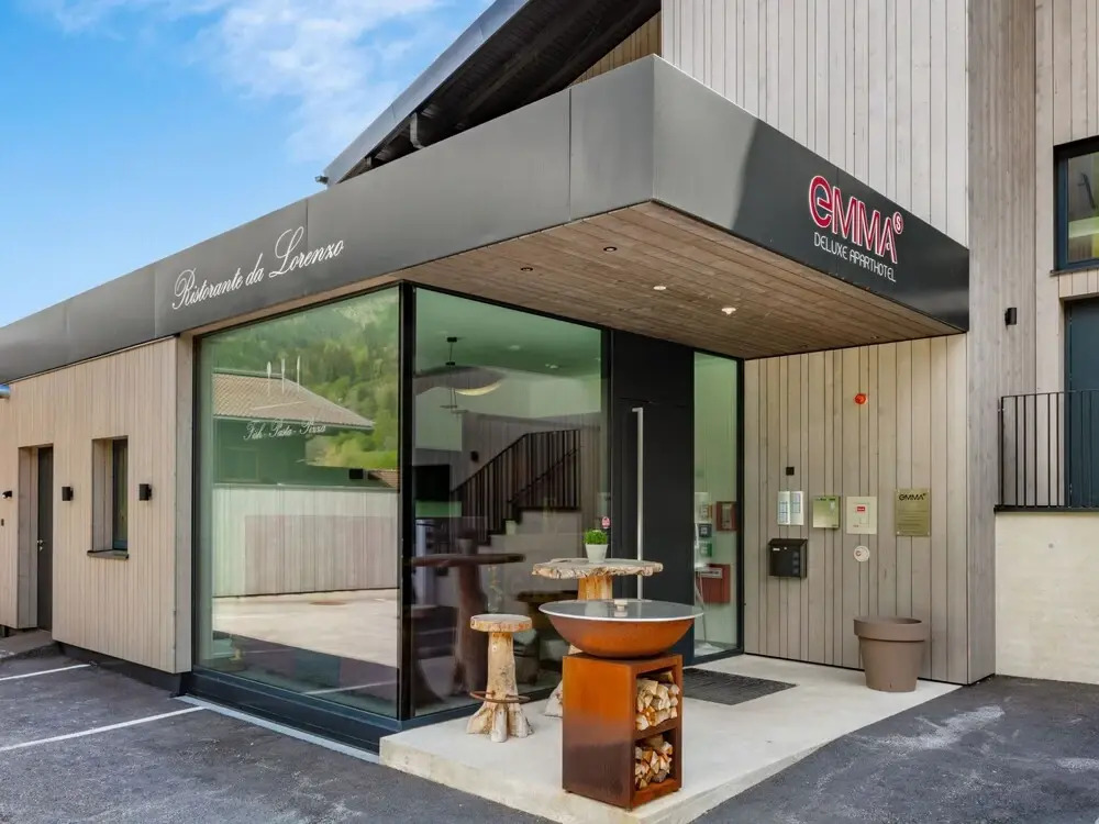 Emma Deluxe Aparthotel, Aircondition, ganzjährig beheizter Außenpool & Skibus direkt vor der Tür
