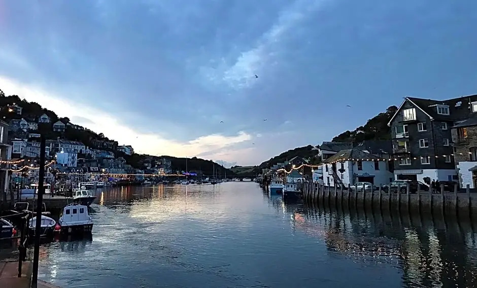Jolly Sailor Inn - THE OLDEST PUB IN LOOE - Family run and full of charm and character