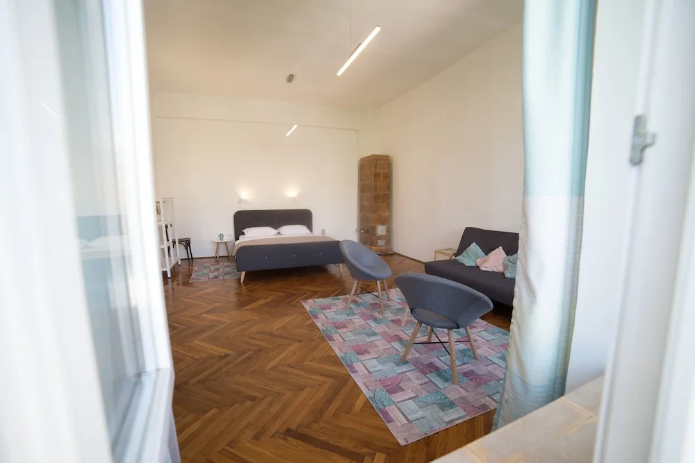 Mathe Apartments 4