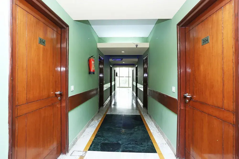OYO 8178 Hotel Saket