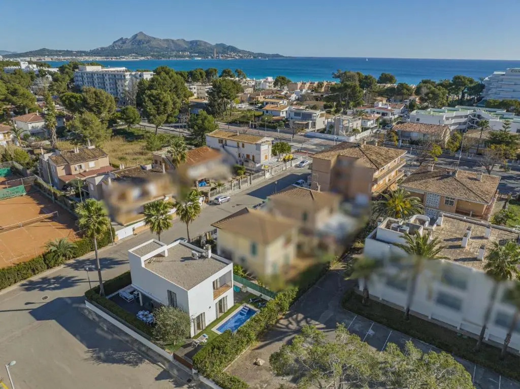 Villa Salines House