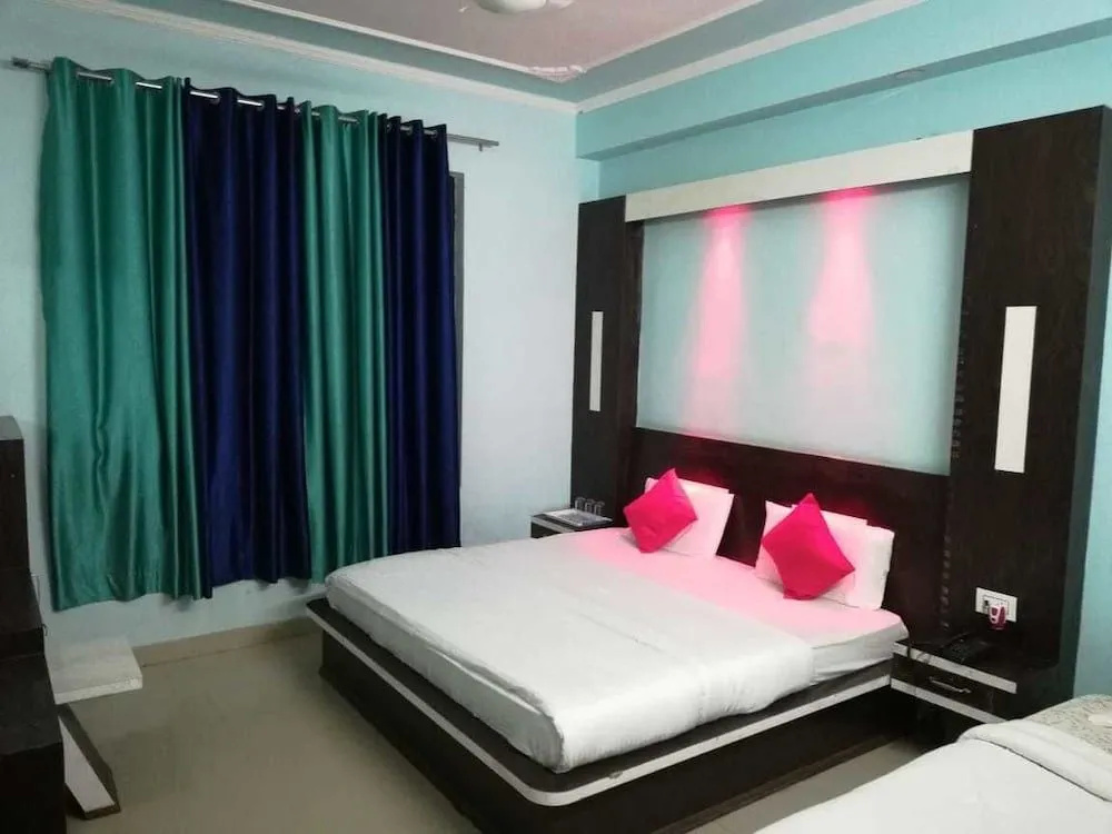 Hotel KS International (50 meters from Railway Station)
