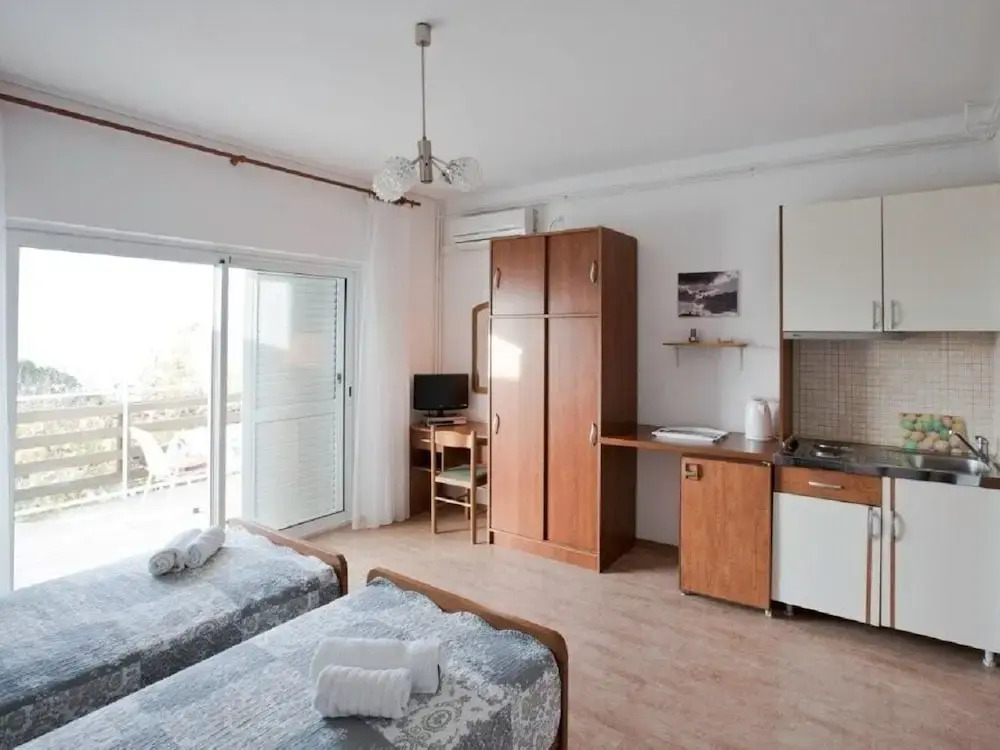 Apartments and Rooms Mirja