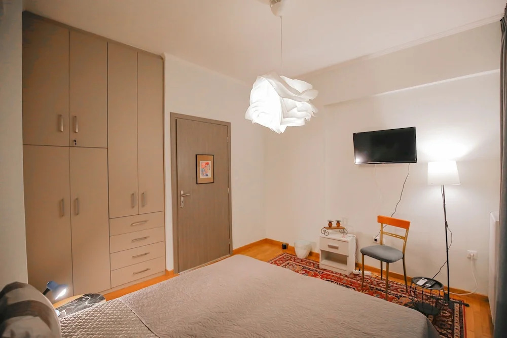 LIV - Cozy Urban Apartment in Pagrati