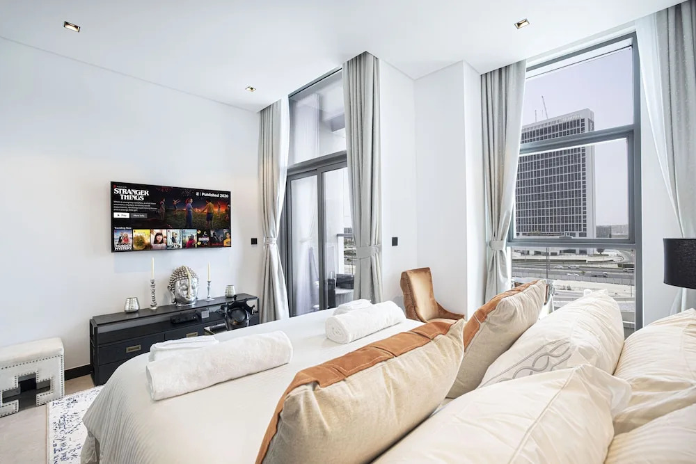 Waves - The Suite Dubai Luxury Studio Waterfront Living