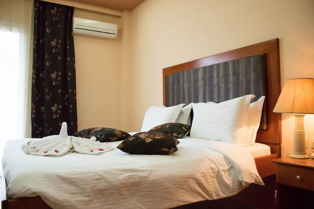 Americana Hotel
