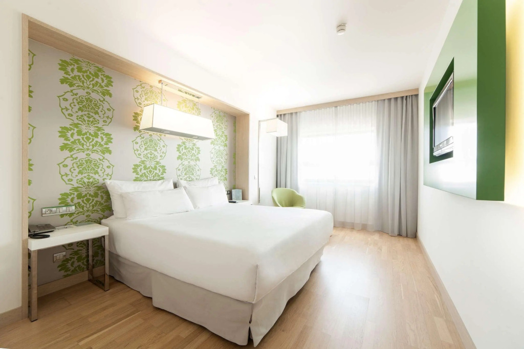 Отель Occidental Praha Five