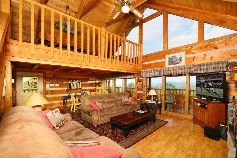 A Walk in the Clouds 2 Br cabin by RedAwning