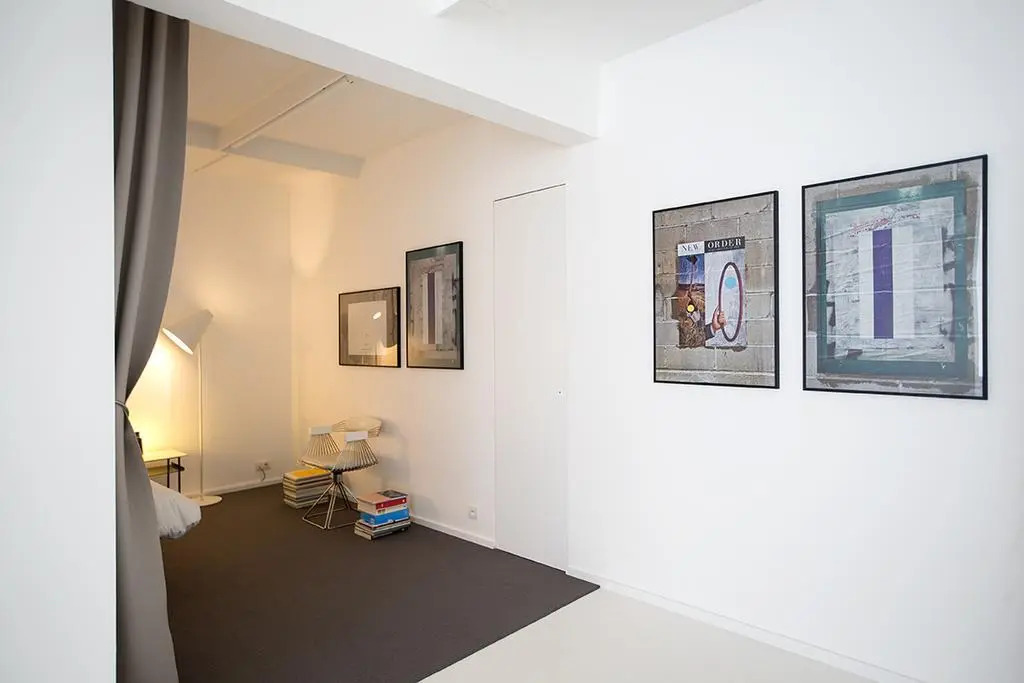 Apartment Wake up in Art