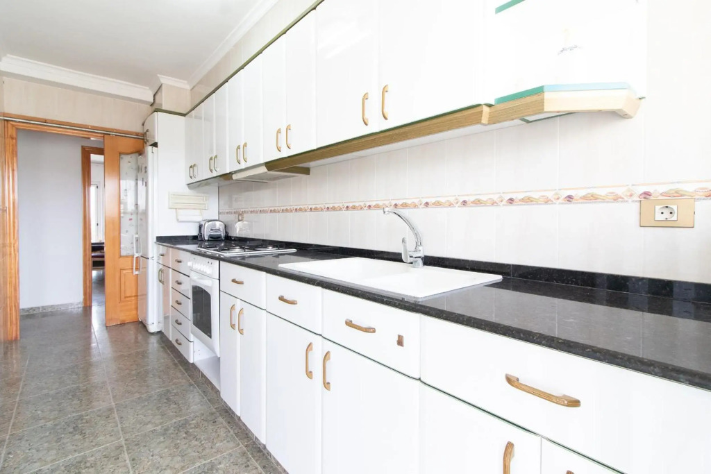 Global Properties, Apartamento con terraza y piscina a un paso de la playa