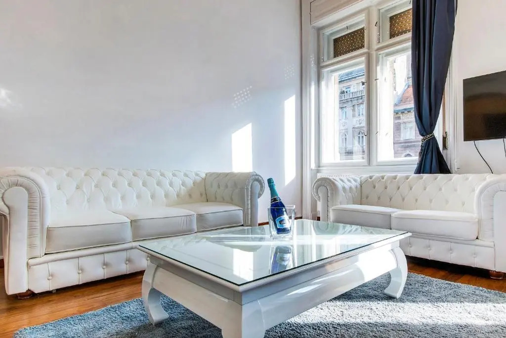 Royale Apartment