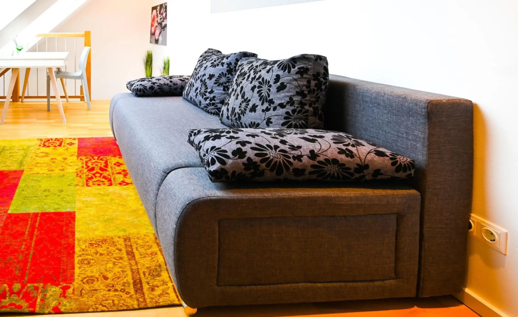 Rooftop Apartment for 6, Air Conditioning, Rooftop Terrace, by Metro U3