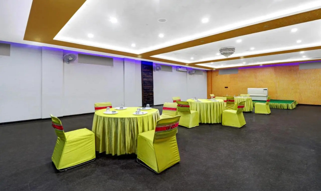 Itsy Hotels Anjali Mahal 500, Mtrs From Mathura Railway Station