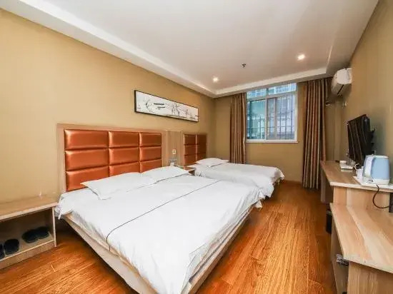 Shenghe Boutique Hotel (Zhengzhou High-speed Railway East Station Jicheng Metro Station)