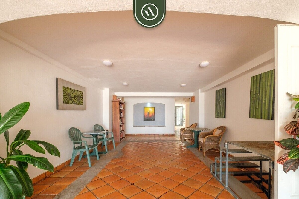Amazing 2 BR Condo Overlooking the Pool - Romantic Zone