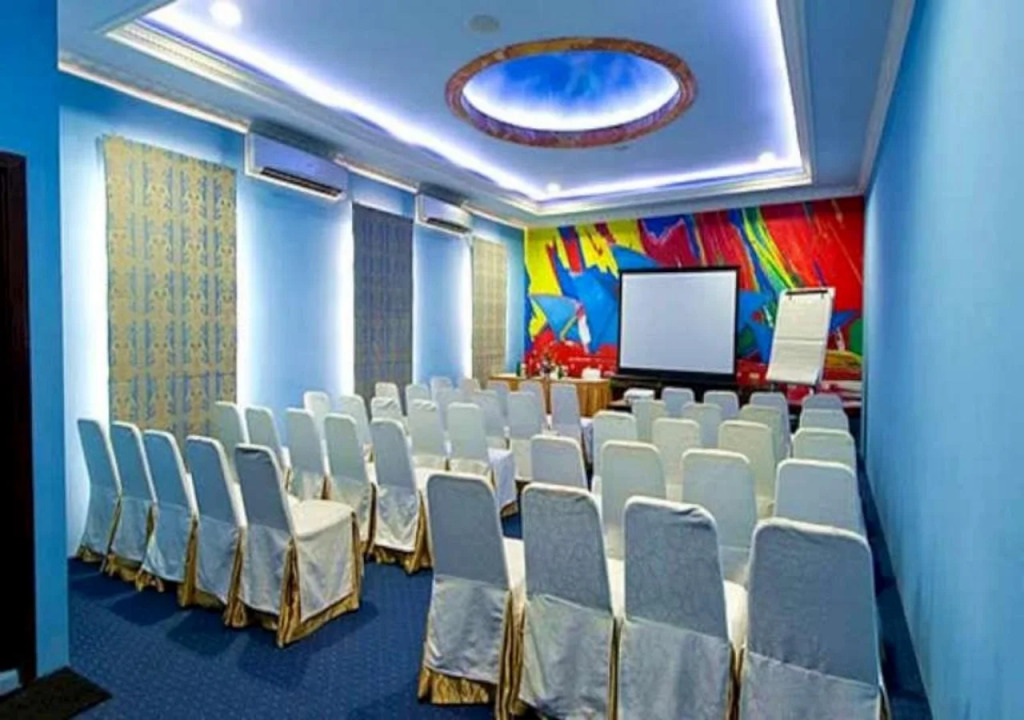 Amos Cozy Hotel & Convention Hall