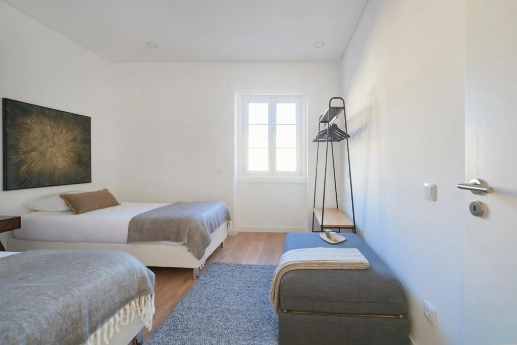 Deluxe Apt at Amazing Prime Location, By TimeCooler