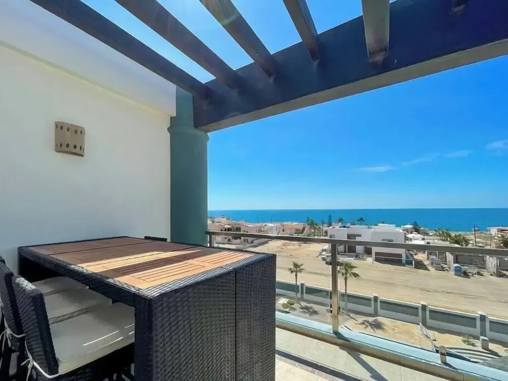 Quiet Cozy Getaway With Stunning Ocean View