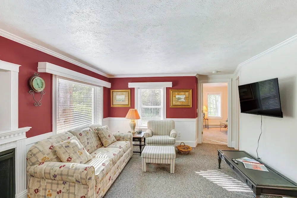 Relax Fireside! Frankfort Apt Near Dtwn & Beaches