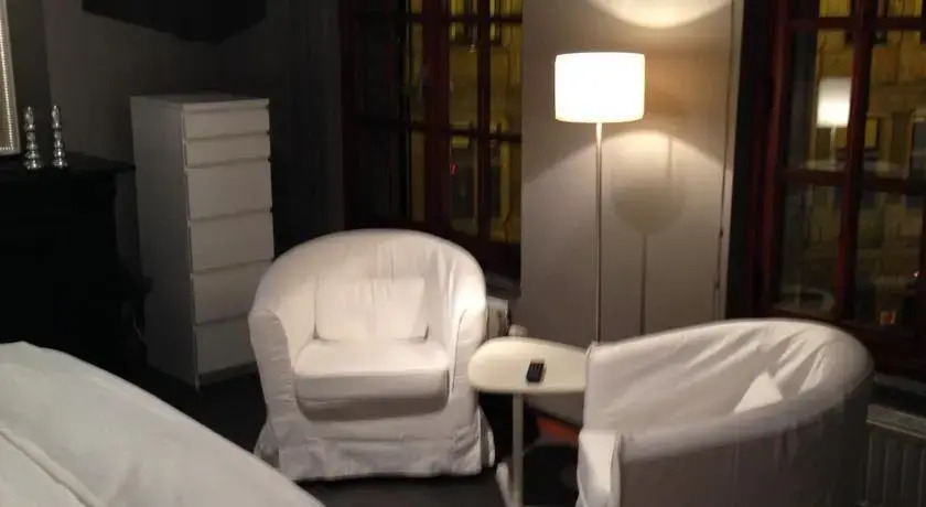 Dirk Suites