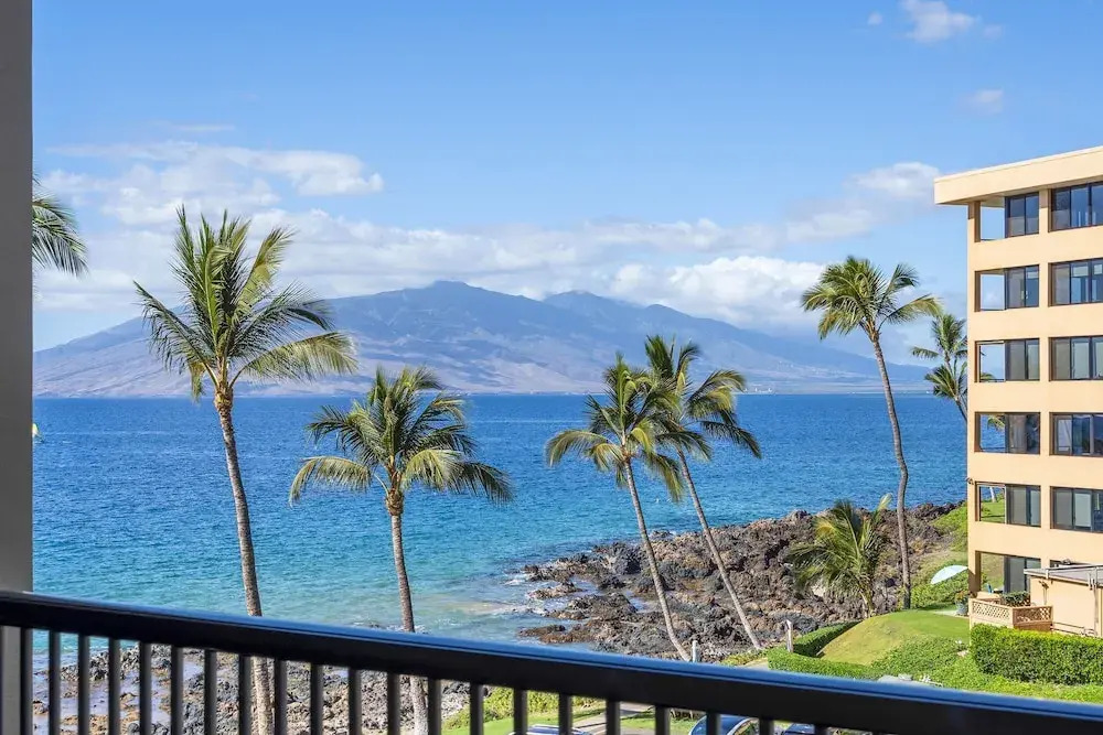 Mana Kai 304 - Renovated Oceanfront 2br/2ba Condo, Split AC, Beach Access, Views