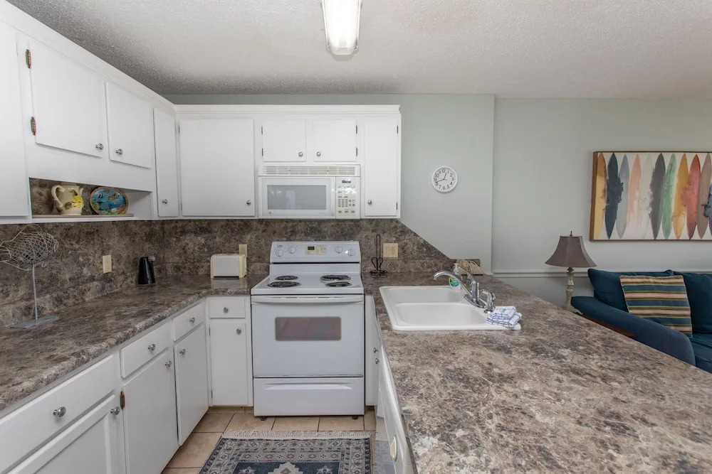 Royal Garden Resort 1012 2 Bedroom Condo by RedAwning
