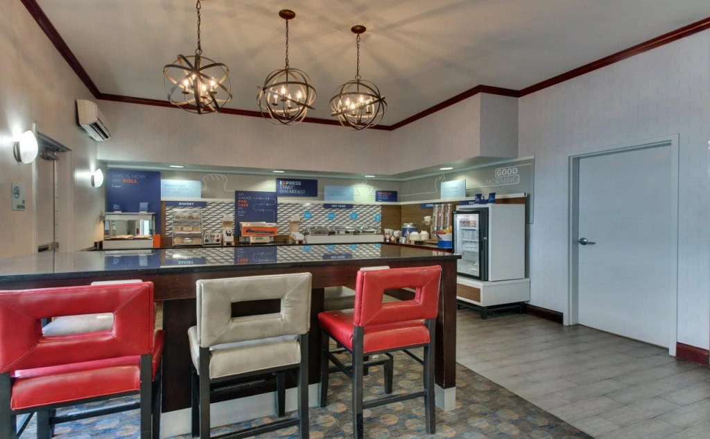 Holiday Inn Express and Suites Allentown West by IHG