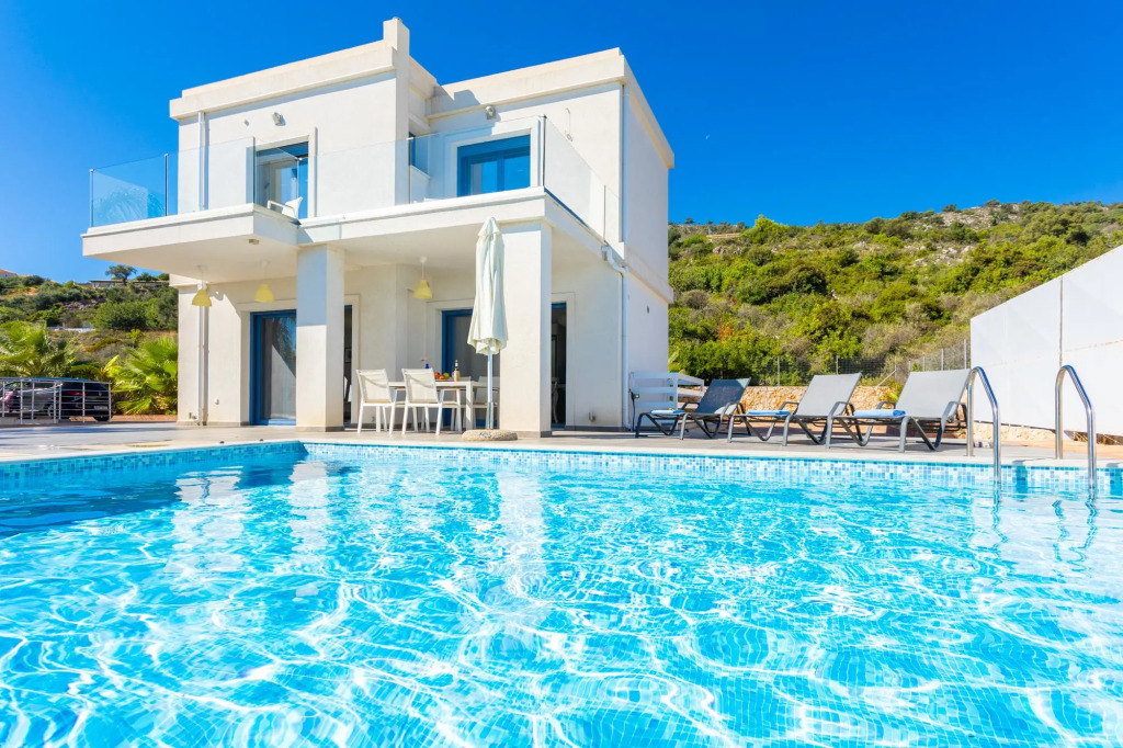 Villa Seahorse Large Private Pool Walk to Beach Sea Views A C Wifi Eco-friendly - 2639