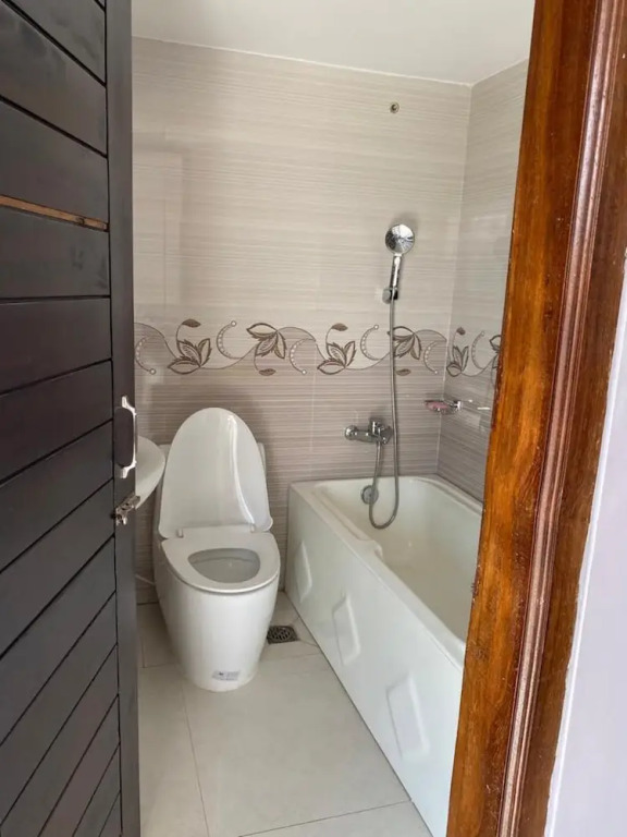 4 Beds Condo Holiday Home at Bashundhara, Dhaka