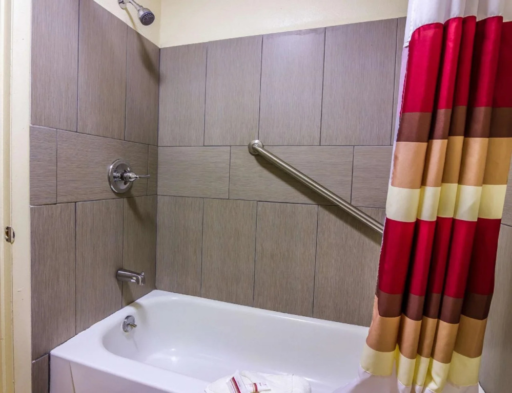 Red Roof Inn & Suites Piqua - I-75
